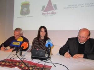 Firma del acuerdo con el Museo. JLP.