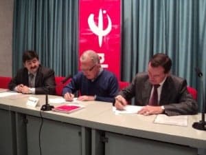 Firma del acuerdo en Monzón. 
