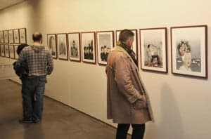 Visitantes a la exposición. Pablo Otín.