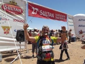 Paco Jordán, satisfecho con su medalla. 