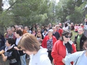 Los vecinos de Salas Altas en el cerro de San Jorge. 