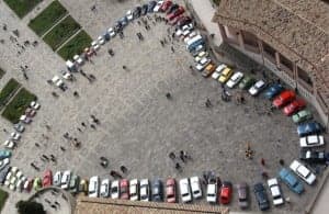 Encuentro de coches clásicos en Torreciudad.