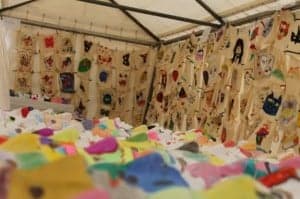 Bolsas decoradas por los niños en Arteria.