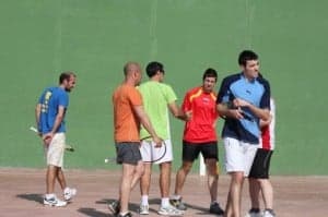 Jugadores de Salas Mola y Peraltilla El Terrero (Foto: Eduardo Budiós).
