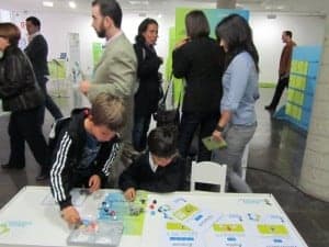 Los niños pueden aprender jugando. JLP.
