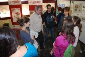 Carmelo Lisón con sus alumnos de antropología visual. 