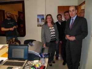 La alcaldesa de Monzón con el consejero. JLP. La alcaldesa de Monzón con el consejero. JLP.