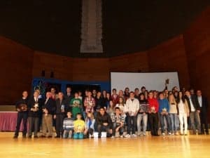 Foto de familia de los premiados. JLP.