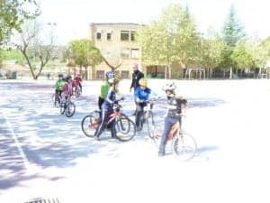 Prácticas en el patio del colegio Alto Aragón.