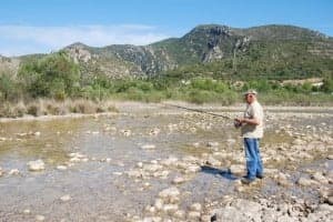 Un pescador barbastrense en el coto del Cinca. José Luis Pano. Un pescador barbastrense en el coto del Cinca. José Luis Pano.