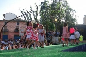 Las niñas disfrutaron del desfile. JLP.