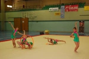 Gimnastas de Huesca durante su ejercicio. José Luis Pano.
