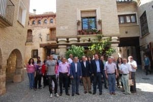 Las autoridades con los especialistas en la plaza Rafael Ayerbe. José Luis Pano.