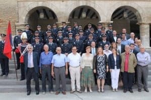 Foto de familia de la Policía, agentes jubilados y autoridades.