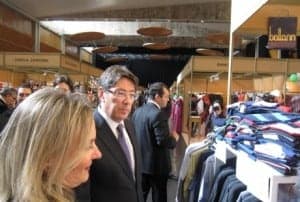 Aliaga durante su presencia en una feria. 