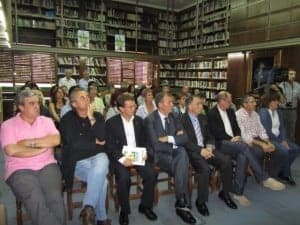Los miembros de los jurados en la biblioteca. JLP.