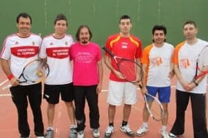 Jugadores de Peraltilla El Terrero y Ra Tenaja Castillazuelo (Foto: Eduardo Budiós Tua).
