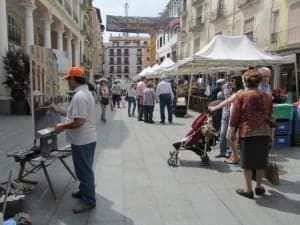 Uno de los participantes en la plaza del Mercado. JLP.