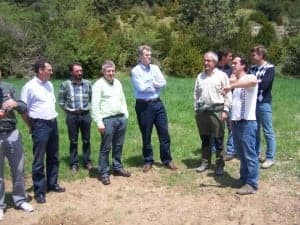 Reunión en Castejón de Sos en torno al oso.