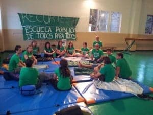 Concentración nocturna en el IES Mor de Fuentes de Monzón.