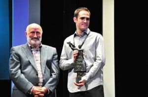 Aitor Aspe recibe el Danzante iberoamericano de ficción.