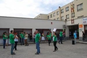 Los profesores y alumnos del IES Hermanos Argensola. JLP.