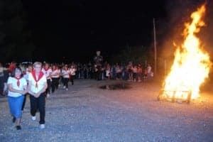 El grupo Tradiciones bailó en la ermita de San Ramón. José Luis Pano.