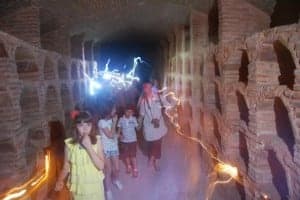 Visita espectral al cementerio del siglo XVIII bajo la Catedral. JLP.