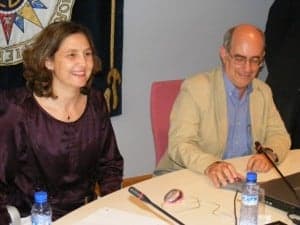 La viceconsejera de Tecnología y el director de la UNED Barbastro. Ángel Huguet.