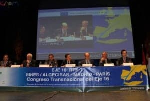 El consejero Alarcón durante su ponencia. 