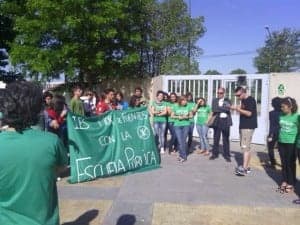Protesta a las puertas del Mor de Fuentes. 