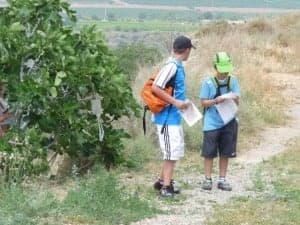 Los niños durante su orientación. 