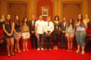 Los ganadores con el alcalde y el concejal delegado de los premios. JLP.