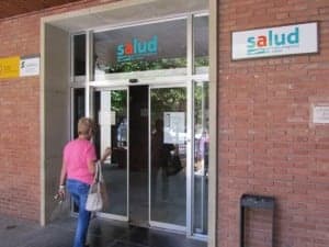 Entrada al centro de Salud de Barbastro. JLP.