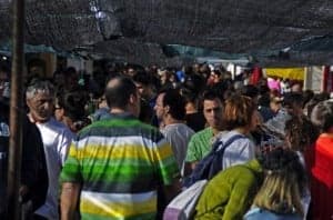 Numeroso público acude al Mercado del Mundo. Pirineos Sur.
