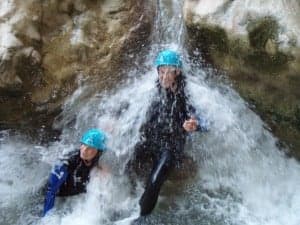 Un baño en pleno descenso. Vertientes Aventura. 
