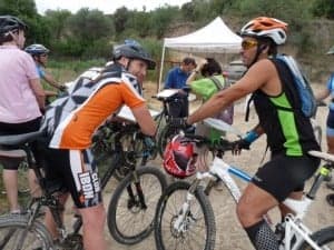 Los ciclistas en Estada. 