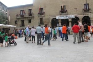 Concentración ante el Ayuntamiento de Monzón. 