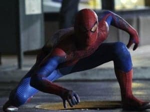 Como la mayoría de los adolescentes de su edad, Peter está intentando descubrir quién es y cómo ha llegado a ser lo que es. En su viaje para atar los cabos de su pasado descubre un secreto que guardaba su padre, un secreto que finalmente dará forma a su destino como Spiderman. (FILMAFFINITY)