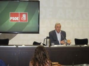 Javier Sada en al rueda de prensa sobre carreteras.