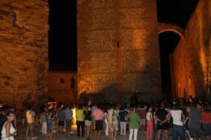 Numeroso público en el castillo. FJP.