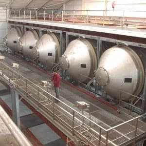 Trabajos en los depósitos de Viñas del Vero. 