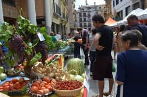 Frutas, verduras y hortalizas en un de los puestos. JLP.