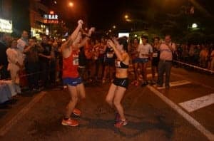 Susín y Espejo bailan la jota de los vencedores. JLP.