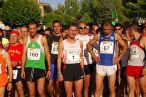 Fiz entre otros atletas del Medio Maratón Ruta Vino Somontano. JLP.