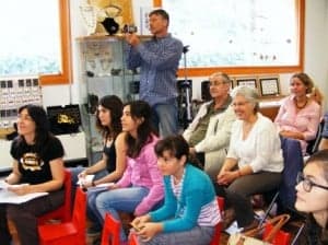 El público, entusiasmado, pudo participar con la lectura de poemas propios o ajenos. Foto: http://casavigo.wordpress.com