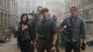 Los Mercenarios han vuelto, y esta vez es personal... Barney Ross (Sylvester Stallone), Lee Christmas (Jason Statham), Yin Yang (Jet Li), Gunner Jensen (Dolph Lundgren), Toll Road (Randy Couture) y Hale Caesar (Terry Crews), con su miembro más reciente, Billy (Liam Hemsworth), se vuelven a reunir cuando Mr. Church (Bruce Willis) les encarga un trabajo en apariencia sencillo y muy lucrativo. Sin embargo, las cosas se tuercen cuando un peligroso terrorista llamado Villain (Jean-Claude Van Damme) les tiende una emboscada, lo que les impulsa a buscar venganza. Así es como van sembrando a su paso la destrucción y el caos entre sus enemigos hasta que se encuentran con una amenaza inesperada: cinco toneladas de plutonio apto para uso militar, una cantidad más que suficiente para cambiar el equilibrio de poder en el mundo. (FILMAFFINITY)