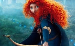 Merida, la indómita hija del Rey Fergus y de la Reina Elinor, es una hábil arquera que decide romper con una antigua costumbre, que es sagrada para los señores de la tierra: el gigantesco Lord MacGuffin, el malhumorado Lord Macintosh y el cascarrabias Lord Dingwall. Las acciones de Merida desencadenan el caos y la furia en el reino. Además, pide ayuda a una sabia anciana que le concede un deseo muy desafortunado. La muchacha tendrá que afrontar grandes peligros antes de aprender qué es la auténtica valentía. (FILMAFFINITY) Merida, la indómita hija del Rey Fergus y de la Reina Elinor, es una hábil arquera que decide romper con una antigua costumbre, que es sagrada para los señores de la tierra: el gigantesco Lord MacGuffin, el malhumorado Lord Macintosh y el cascarrabias Lord Dingwall. Las acciones de Merida desencadenan el caos y la furia en el reino. Además, pide ayuda a una sabia anciana que le concede un deseo muy desafortunado. La muchacha tendrá que afrontar grandes peligros antes de aprender qué es la auténtica valentía. (FILMAFFINITY)