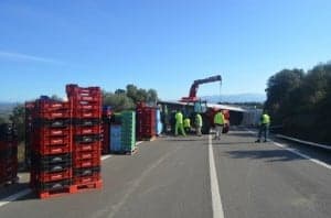 Envases de plástico transportados por el camión. JLP.