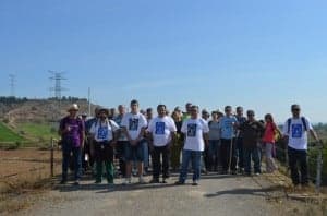 Participante en la marcha en el paso elevado de Selgua. JLP.